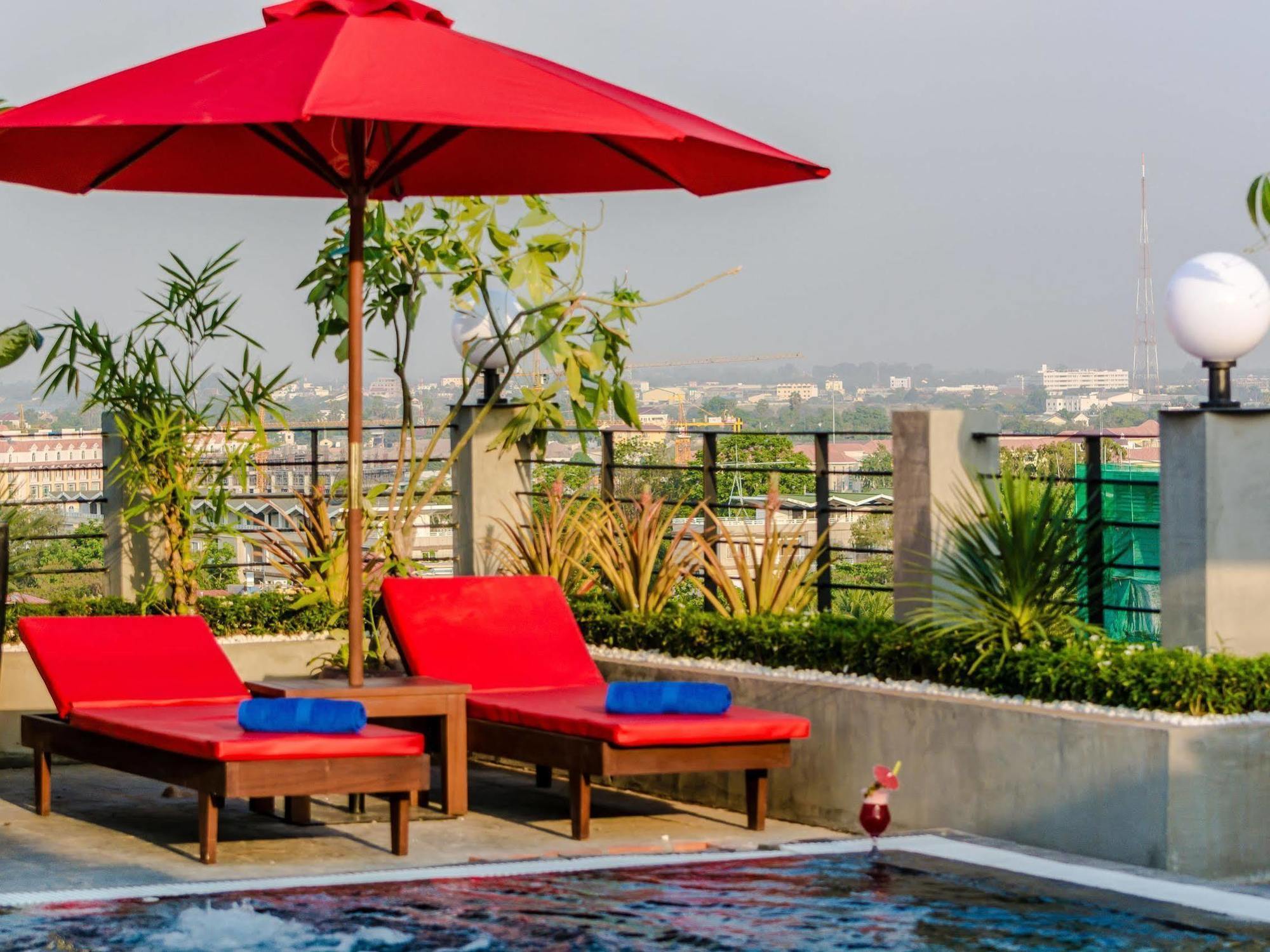 Diamond Palace Resort & Sky Bar Phnom Penh Dış mekan fotoğraf