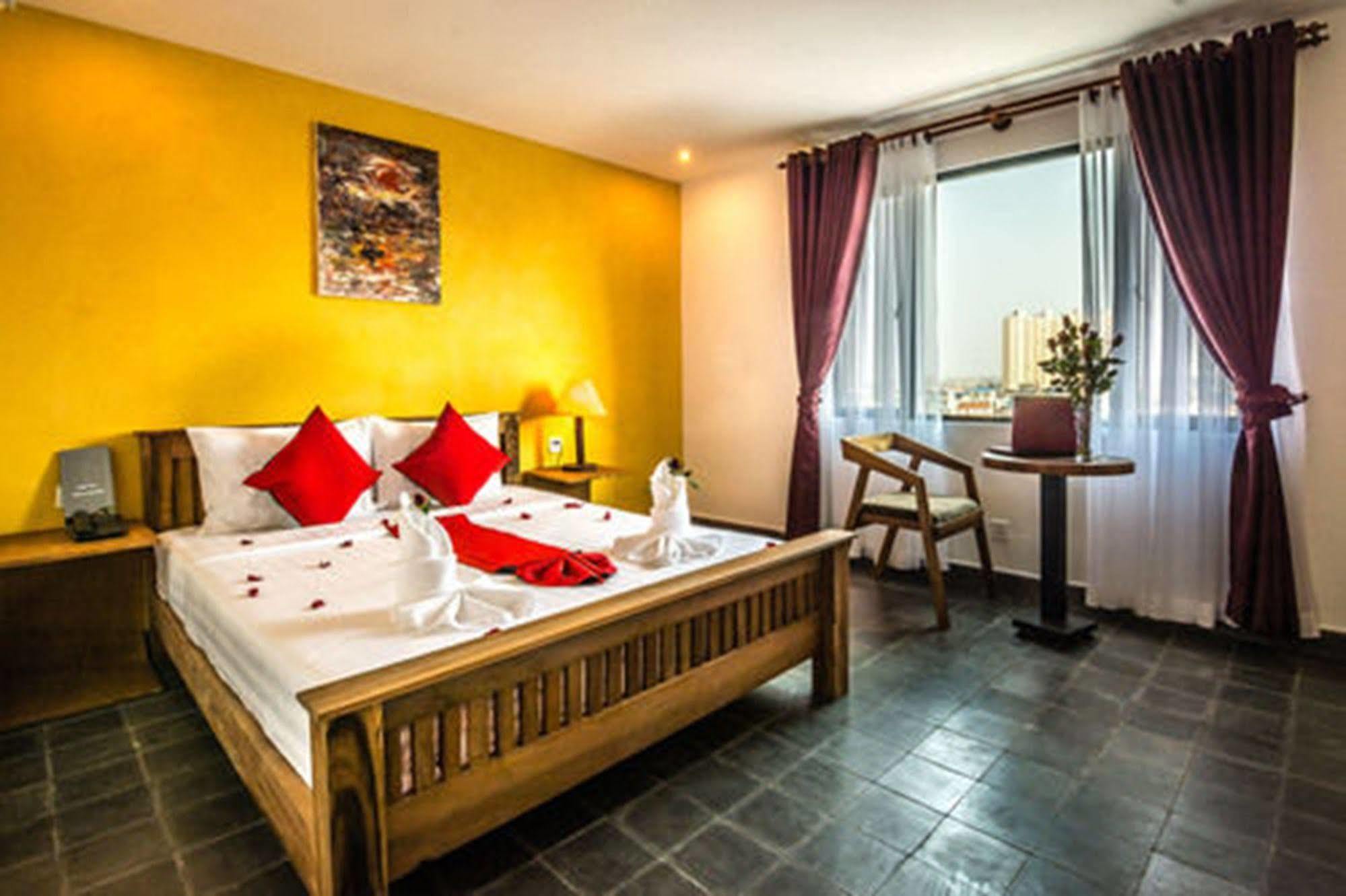 Diamond Palace Resort & Sky Bar Phnom Penh Dış mekan fotoğraf