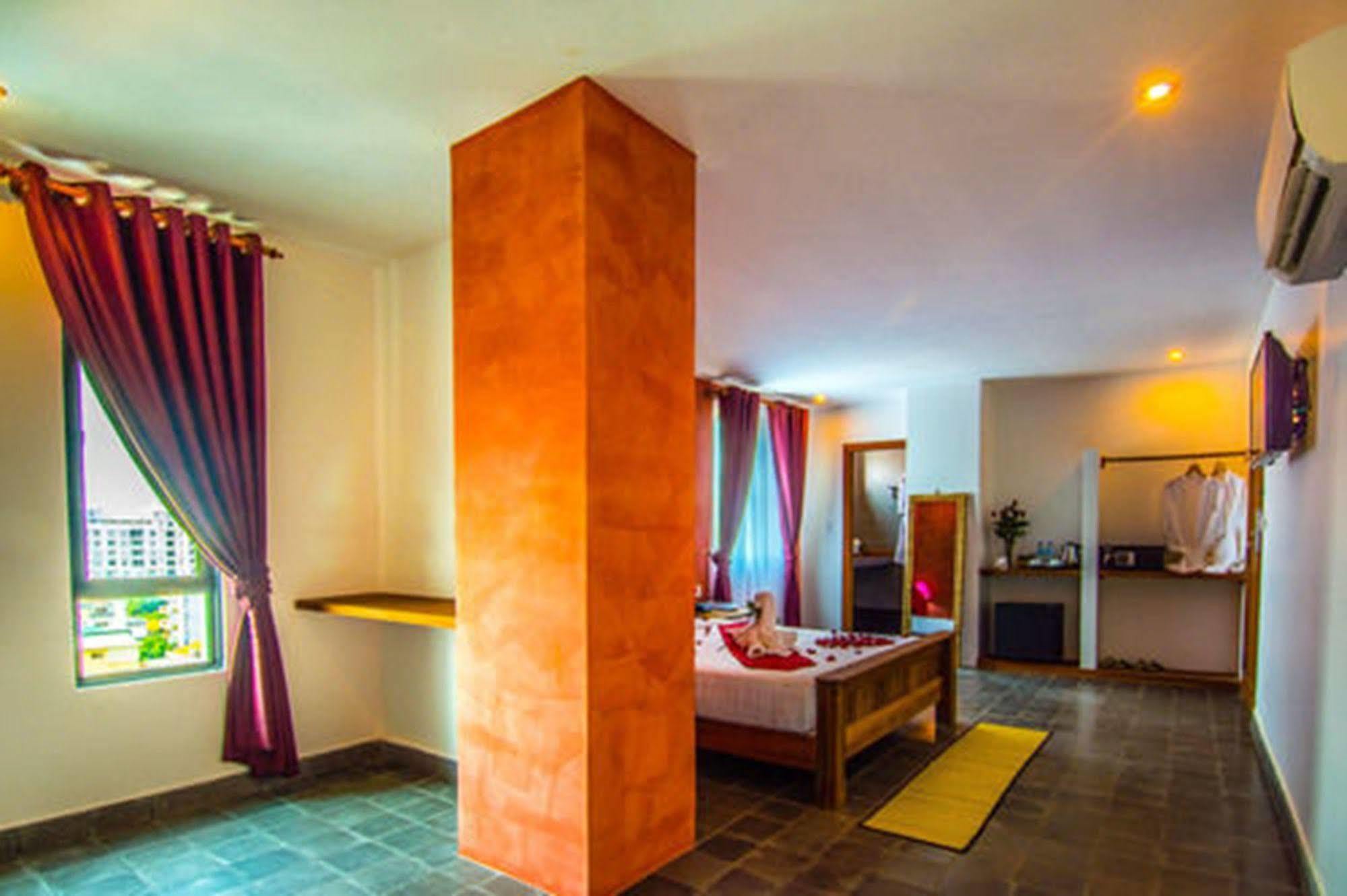 Diamond Palace Resort & Sky Bar Phnom Penh Dış mekan fotoğraf